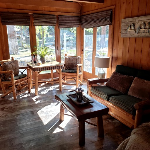 Cabins (United States of America, Big Bear Lake, California)