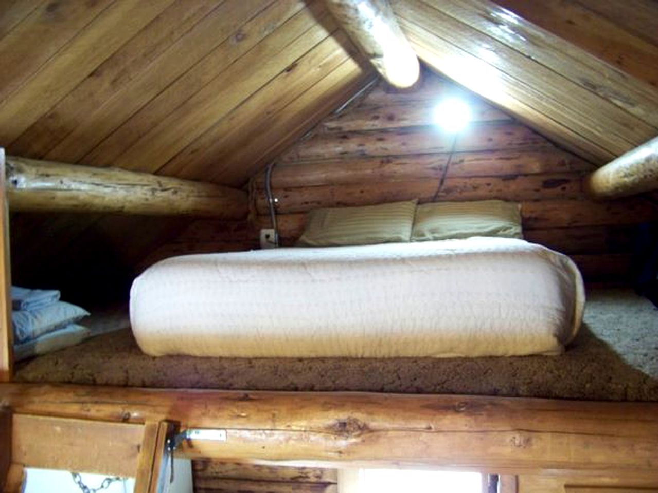 Rustic Log Cabin, Ideal for an Alaskan Outdoor Adventure