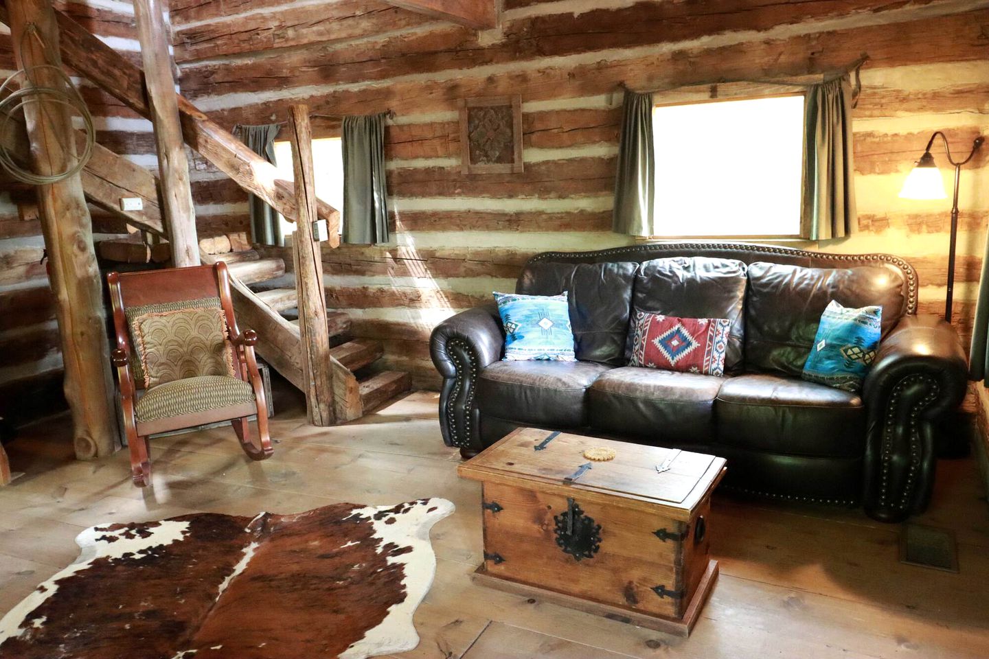 Rustic Log Cabin Rental for a Romantic Vacation near Brenham, Texas