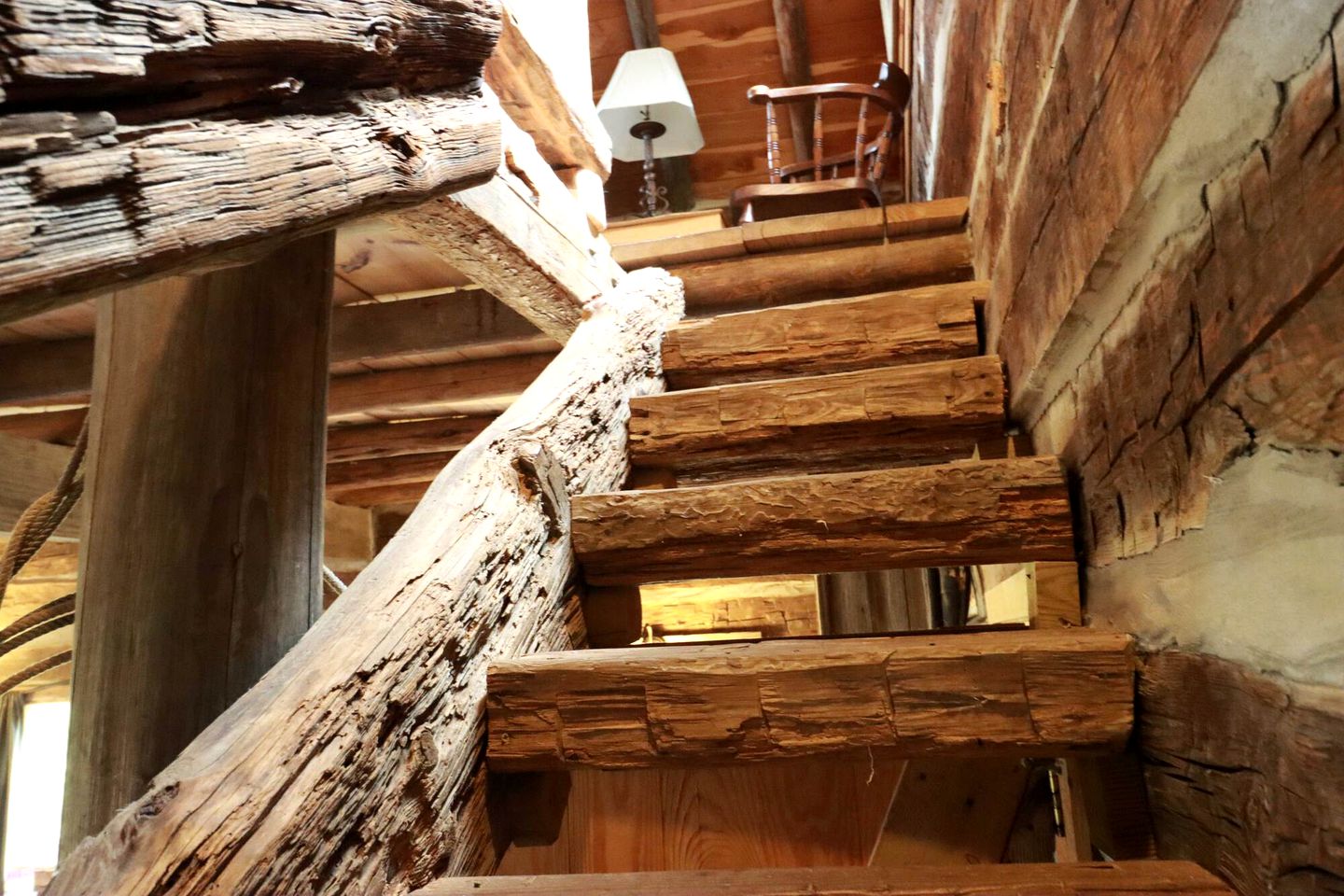 Rustic Log Cabin Rental for a Romantic Vacation near Brenham, Texas