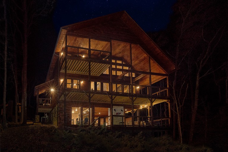 Glamping Vacation Rental with Indoor Pool near the Great Smoky Mountains, Tennessee, for Weekends Away in Nature