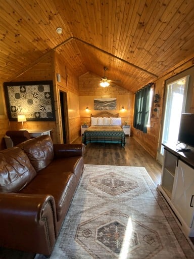 Cabins (United States of America, Bluff Dale, Texas)