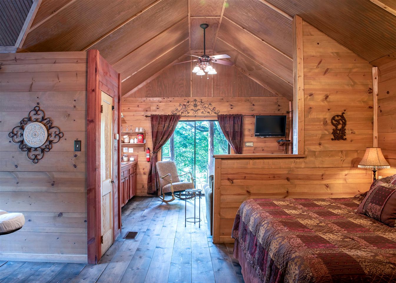 Secluded Cabin Rental with Massage Table near Brenham, Texas