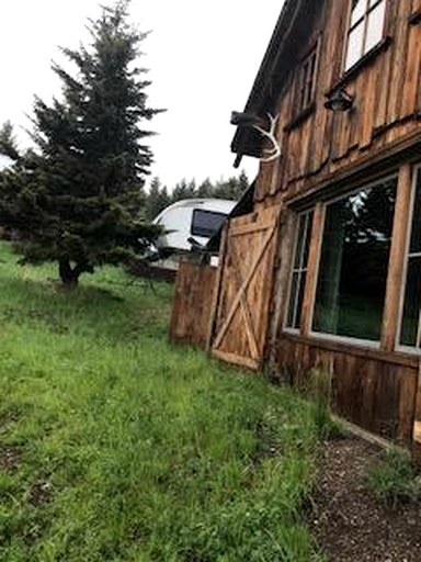 Cabins (United States of America, Ennis, Montana)