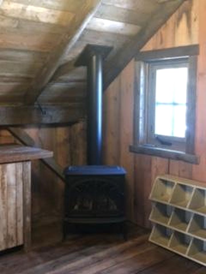 Serene Pet-Friendly Cabin Rental in Ennis, Montana - Ideal For a Mountain Retreat near Virginia City