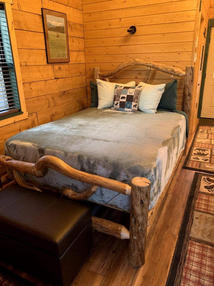 Peaceful Nature Cabin with Private Deck & Wildlife Views in Seward, Alaska