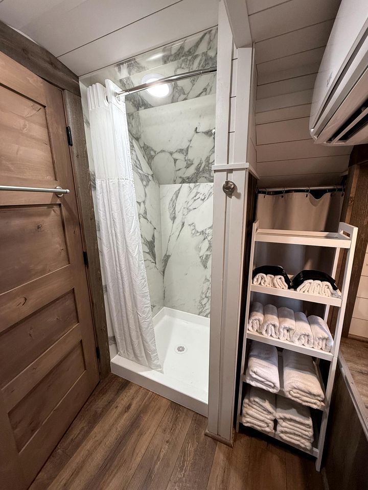 Charming Covered Glamping Wagons with Private Outdoor Spaces Near Wall Drug – Wall, South Dakota