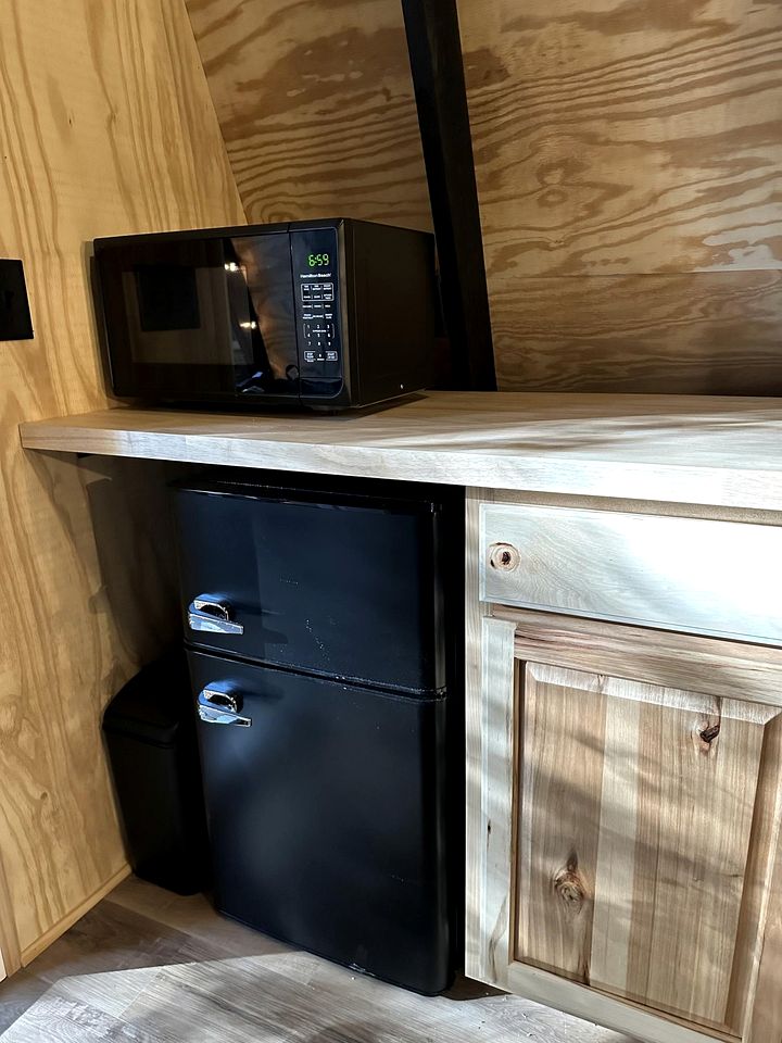 Charming A-Frame Cabin for a Relaxing Glamping Getaway Surrounded by Nature near Canandaigua Lake, New York