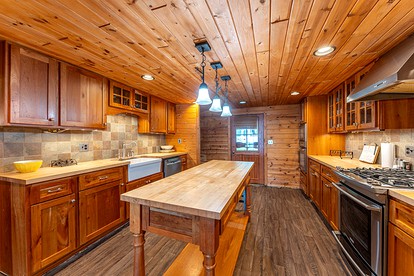 Stunning Lodge Rental for Family or Group Glamping on Big Lake, Minnesota photo 4