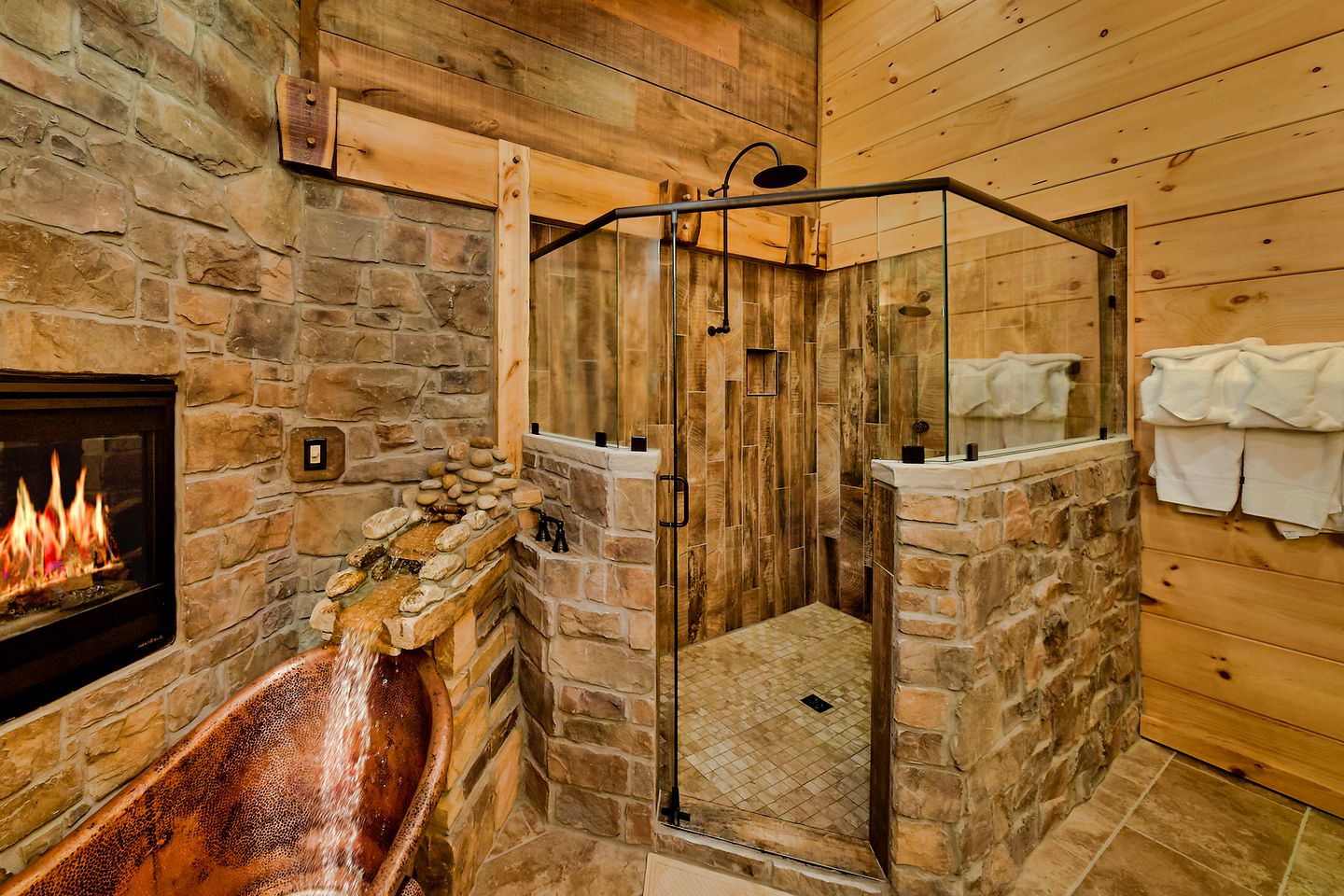 Stunning Glamping Lodge for Relaxation and Recreation in Gatlinburg