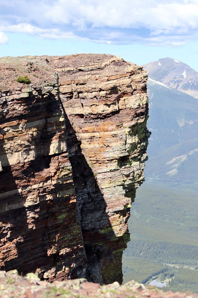 Group Cabin Lodge Surrounded by Nature with Beautiful Hiking Trails and Views in Alberta
