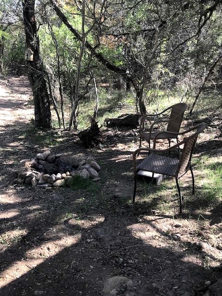 Texas Hill Country Glamping Caravan for a Nature Escape near Hamilton Creek
