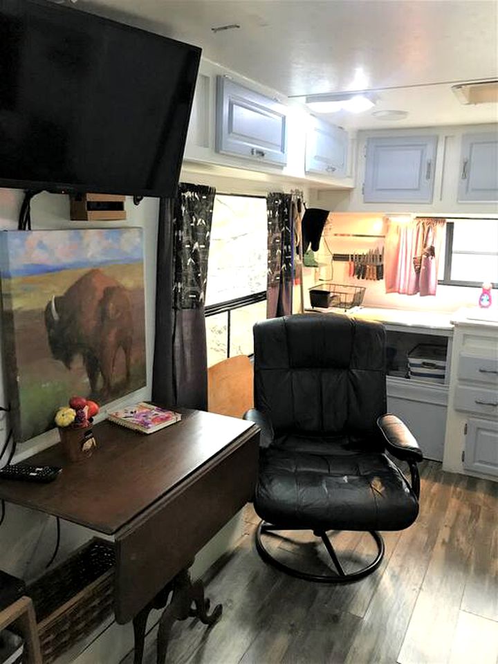 Texas Hill Country Glamping Caravan for a Nature Escape near Hamilton Creek