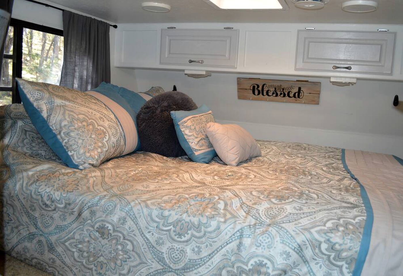 Texas Hill Country Glamping Caravan for a Nature Escape near Hamilton Creek