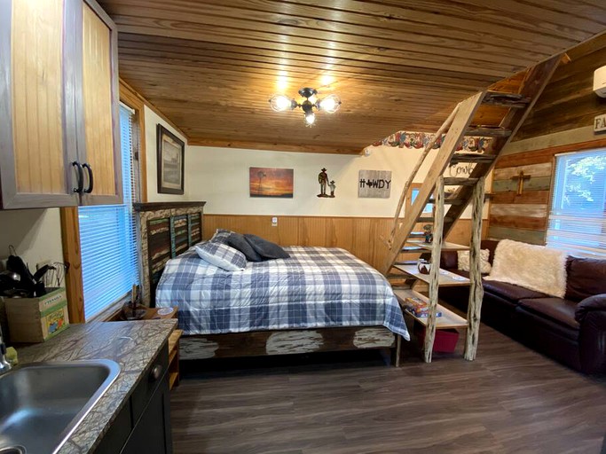 Cabins (United States of America, Marble Falls, Texas)