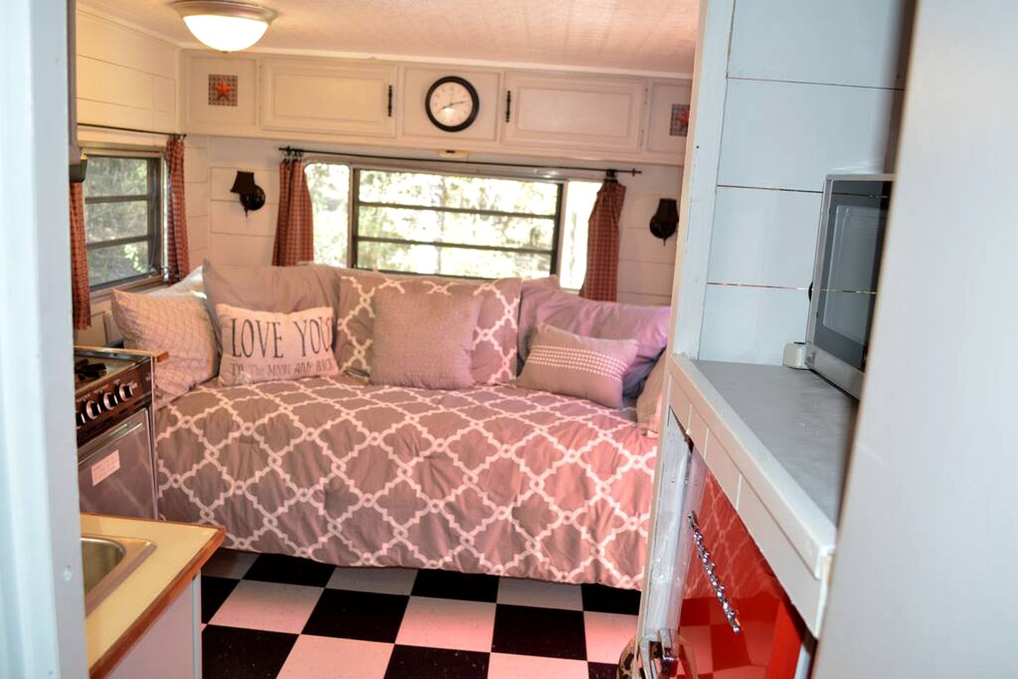 Texas Hill Country Vintage Caravan Glamping