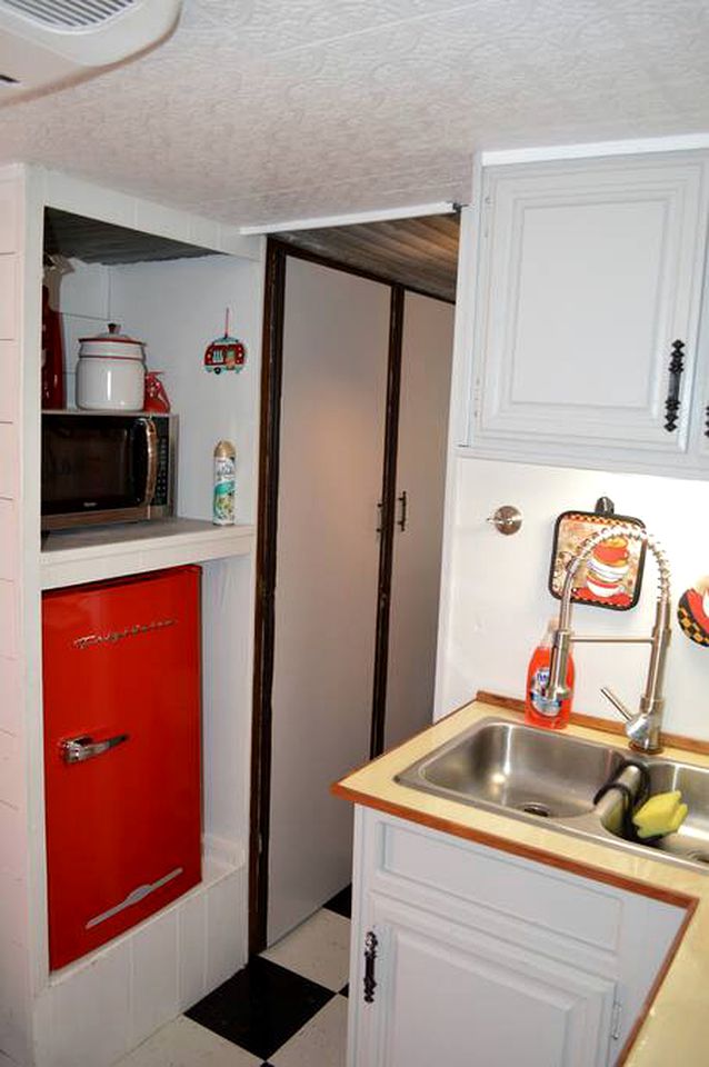 Texas Hill Country Vintage Caravan Glamping