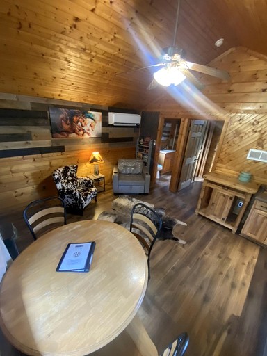 Cabins (United States of America, Bluff Dale, Texas)