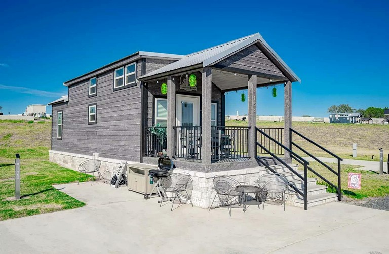 Upscale and Relaxing Tiny Home Getaway with Resort Amenities and Pool Near Fredericksburg, TX