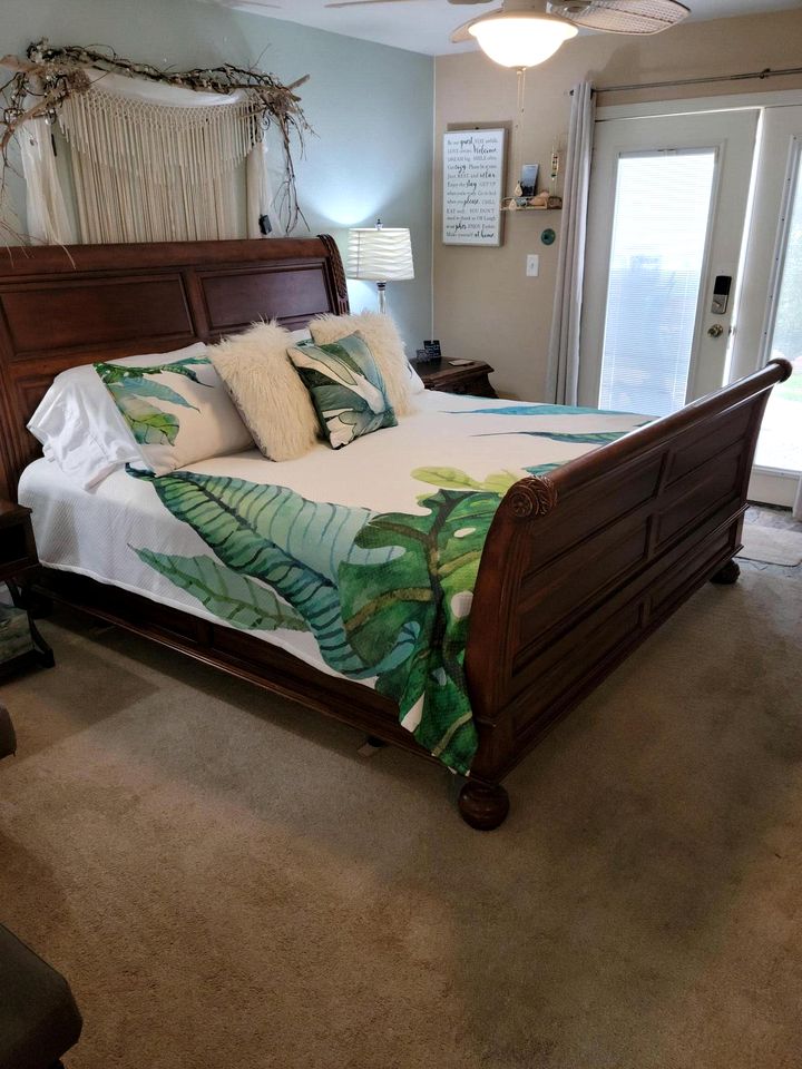Vintage-Inspired Haven with Bright Interiors & Relaxing Outdoor Spaces in Bacliff, Texas