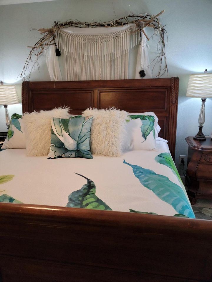 Vintage-Inspired Haven with Bright Interiors & Relaxing Outdoor Spaces in Bacliff, Texas