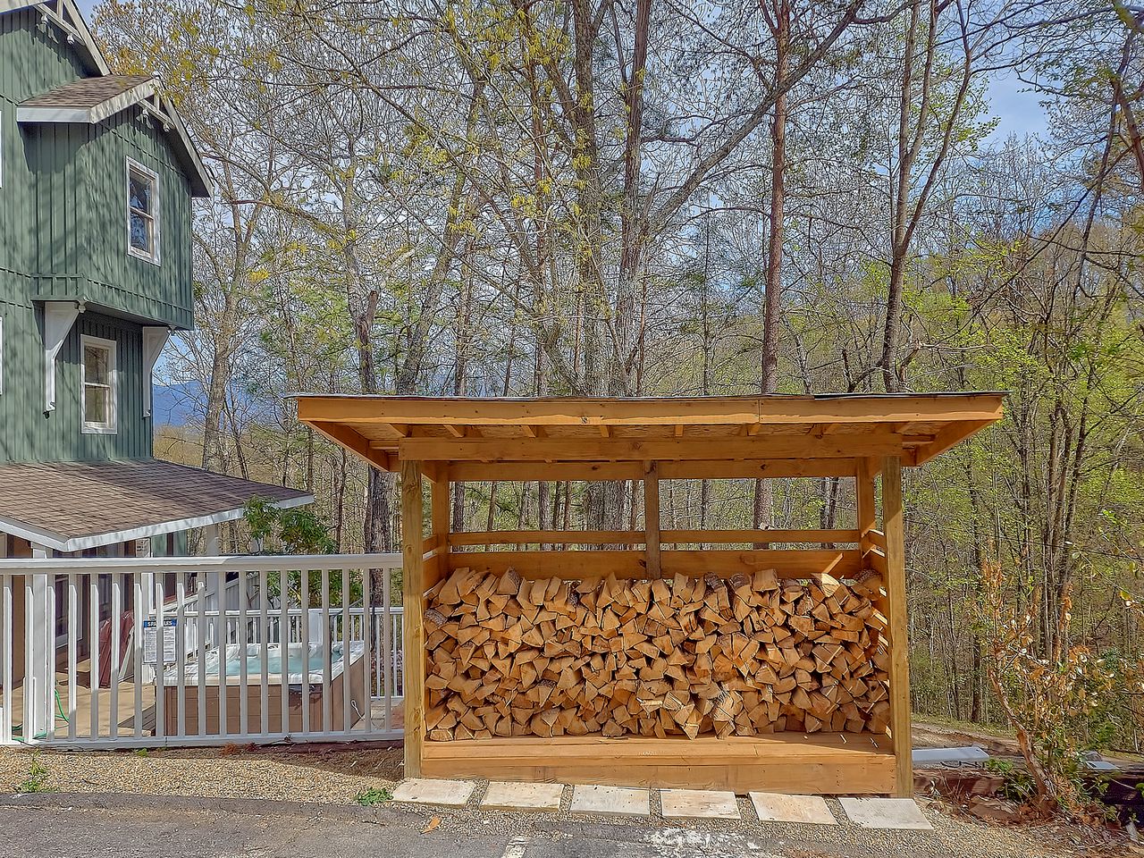 Large Vacation Rental in Gatlinburg, Tennessee, Perfect for Family Gatherings near the Great Smoky Mountains