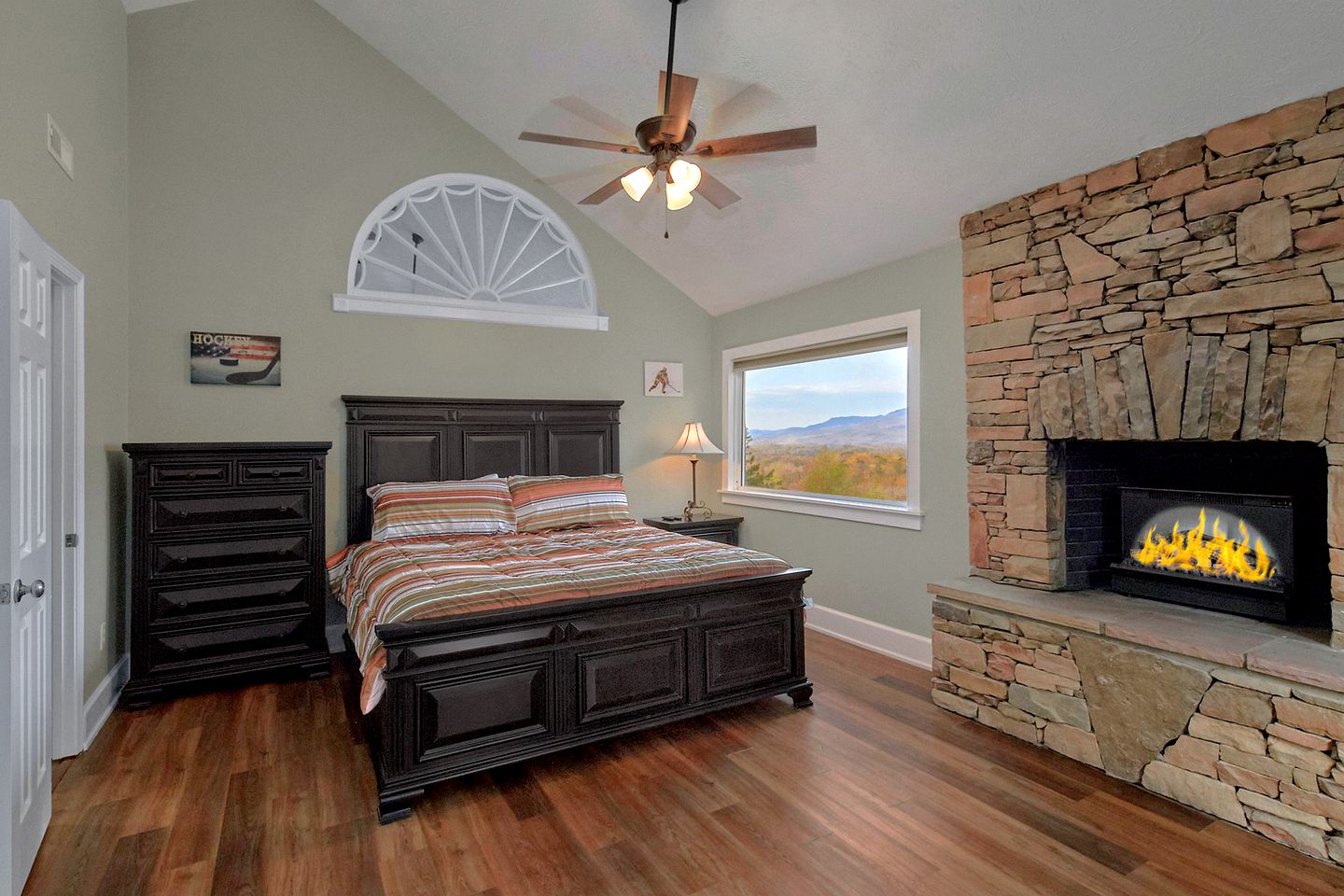 Large Vacation Rental in Gatlinburg, Tennessee, Perfect for Family Gatherings near the Great Smoky Mountains