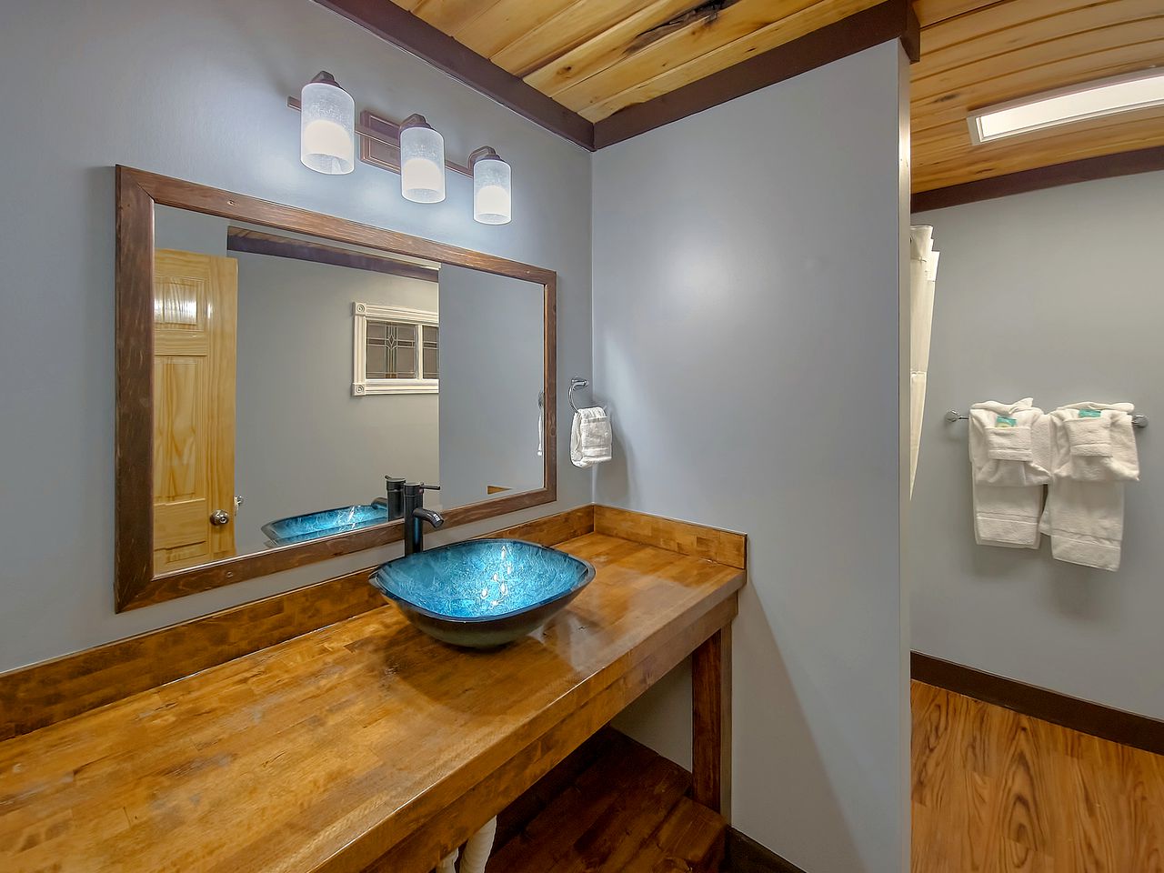 Large Vacation Rental in Gatlinburg, Tennessee, Perfect for Family Gatherings near the Great Smoky Mountains