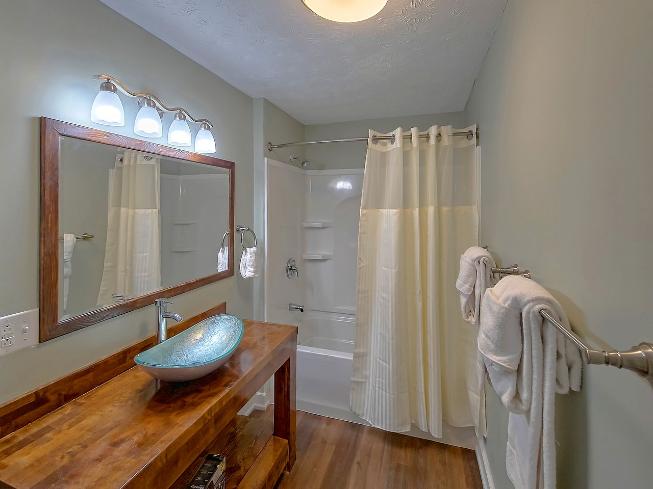 Large Vacation Rental in Gatlinburg, Tennessee, Perfect for Family Gatherings near the Great Smoky Mountains