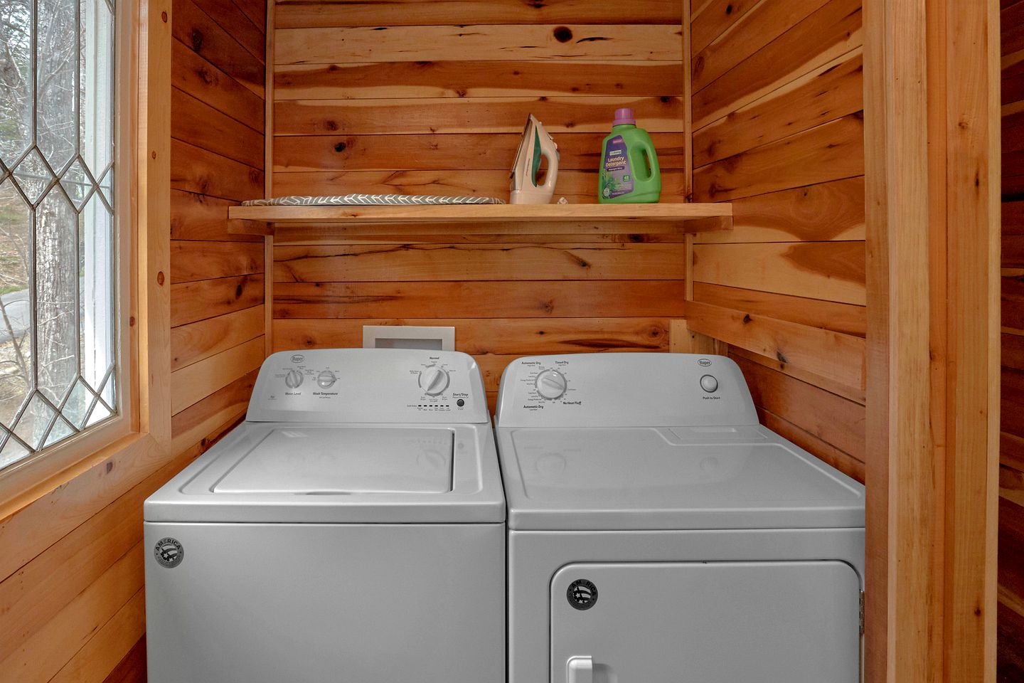 Large Vacation Rental in Gatlinburg, Tennessee, Perfect for Family Gatherings near the Great Smoky Mountains