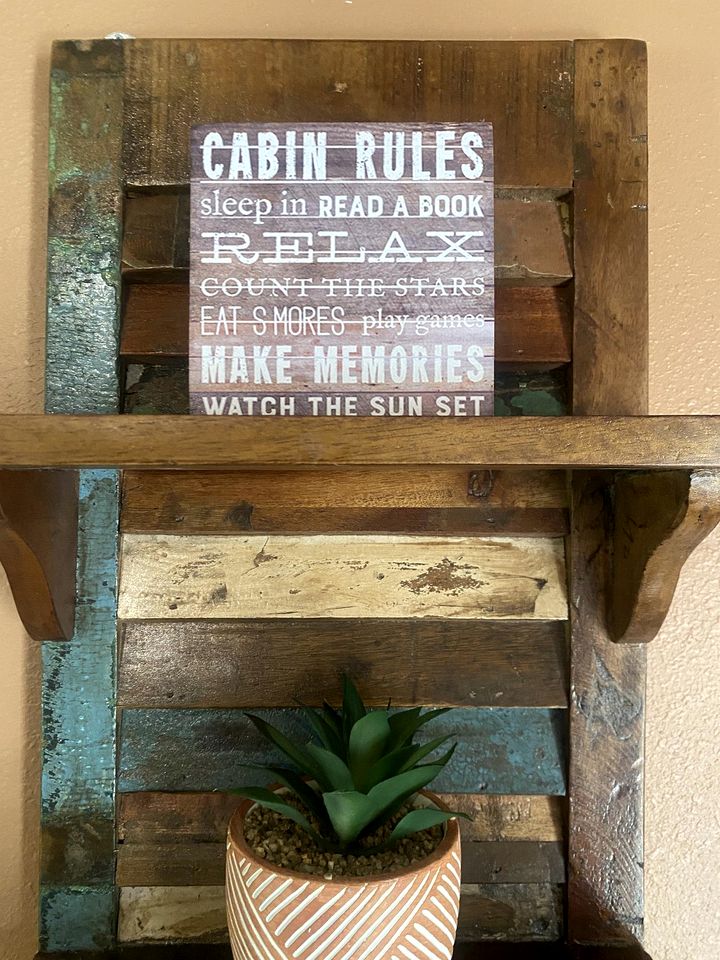 Western-Themed Cabin with Hot Tub, Fireplace & Pool Access near Meadow Retreat in Texas