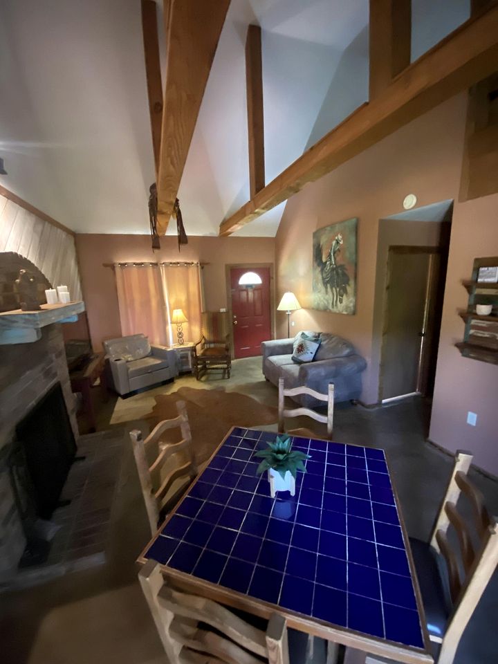 Western-Themed Cabin with Hot Tub, Fireplace & Pool Access near Meadow Retreat in Texas