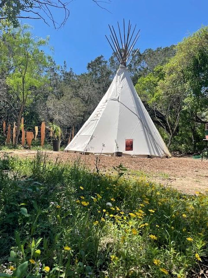 Spacious Tipi with Outdoor BBQ and Fire Pit in Texas