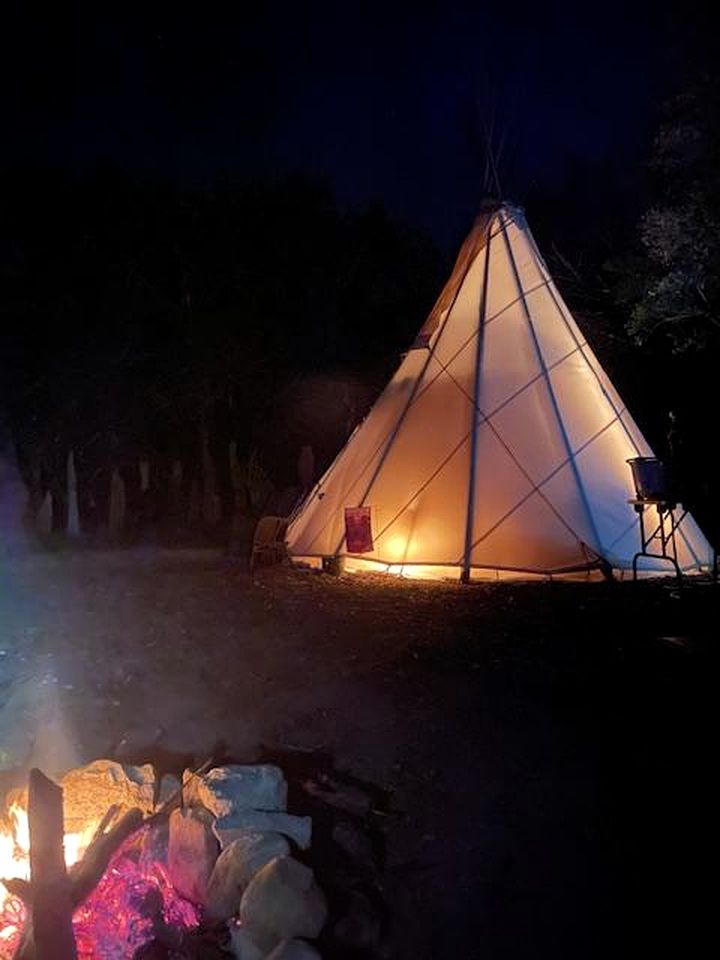 Spacious Tipi with Outdoor BBQ and Fire Pit in Texas