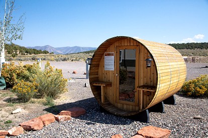 Lovely Tiny Home Rental Ideal for a Relaxing Weekend Getaway in Colorado photo 2