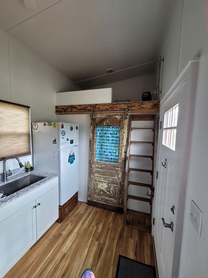 Gorgeous Tiny House with Spectacular Countryside Vistas in Camp Wood, Texas