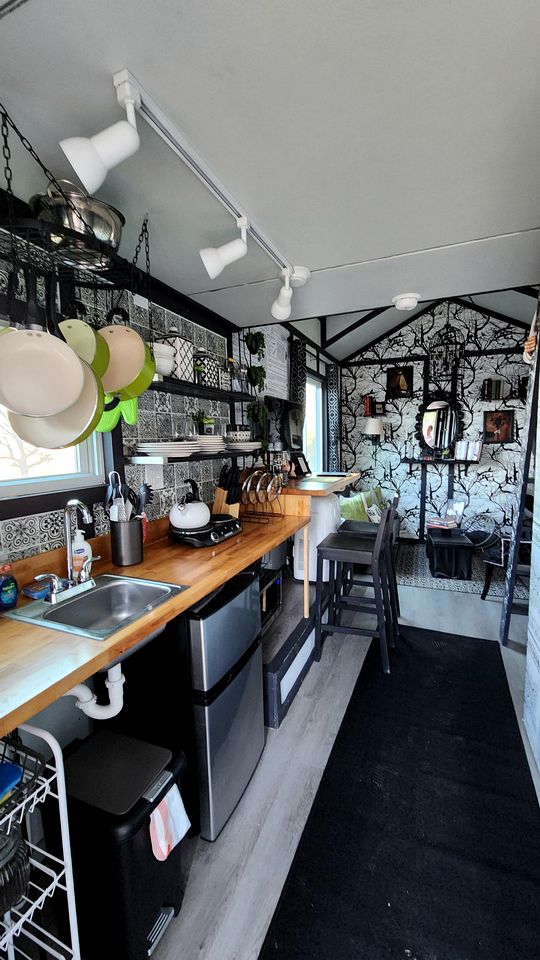 Tiny House Retreat: Pet-Friendly Haven with Fantastic Lake Views in Henshaw, CA