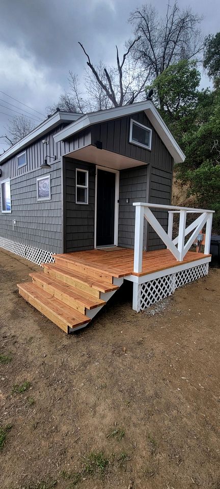 Tiny House Retreat: Pet-Friendly Haven with Fantastic Lake Views in Henshaw, CA