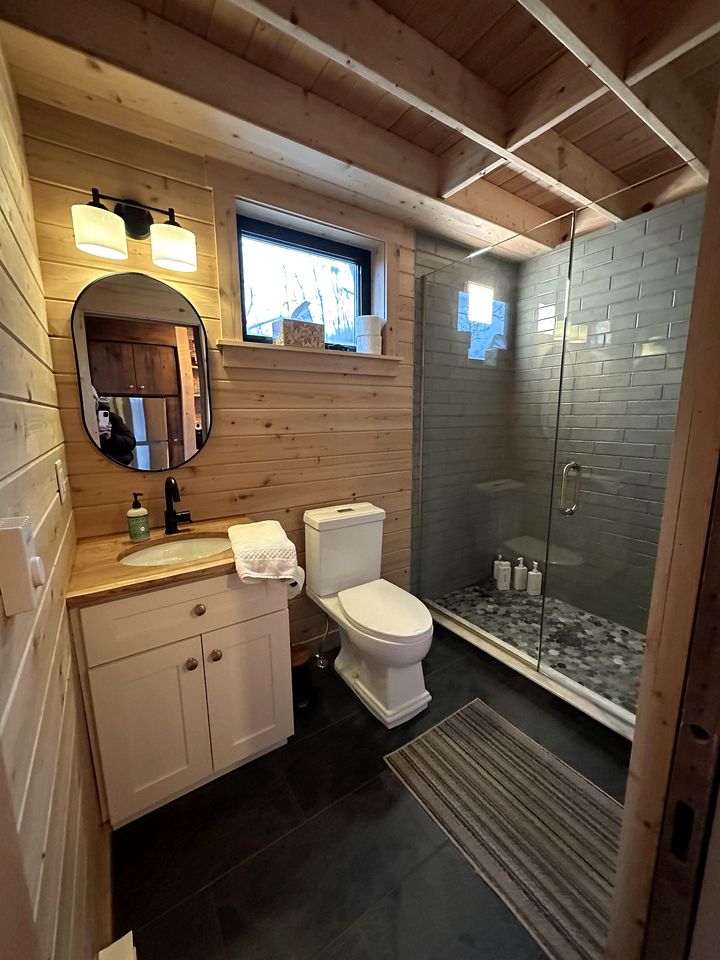 Luxurious Glamping Tree House at Starved Rock, Perfect for a Weekend Escape from Chicago