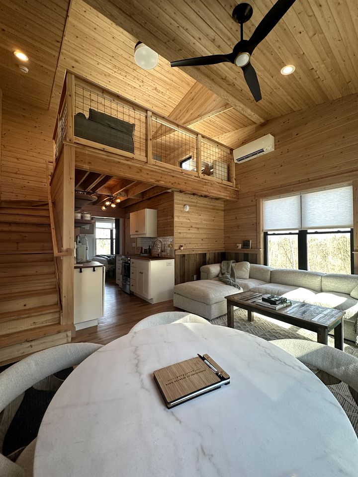 Luxury Treehouse Retreat with Stunning Decks & Creek Access Near Starved Rock State Park, Ottawa, IL
