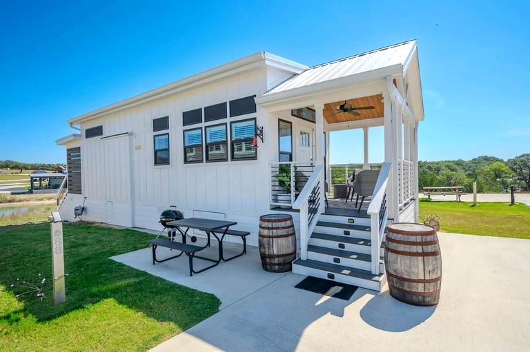Cozy Tiny Home with Outdoor Kitchen, Resort Pool Access, and Hill Country Views Near Fredericksburg, TX