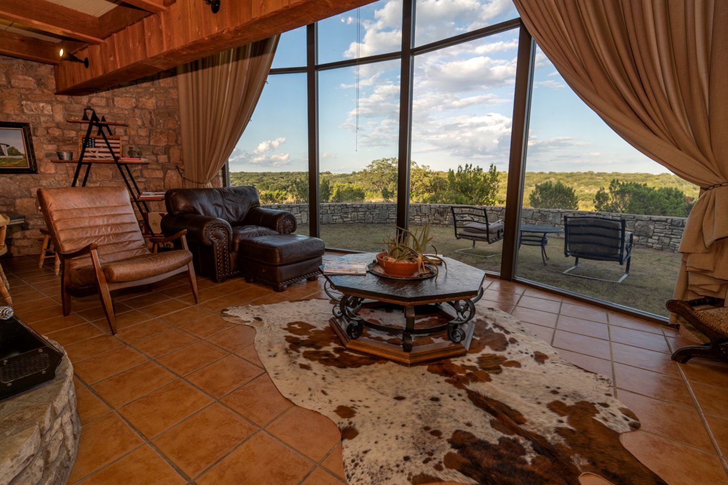 Unique 360-Degree Views of Texas Hill Country at Circular Stone Cottage Rental