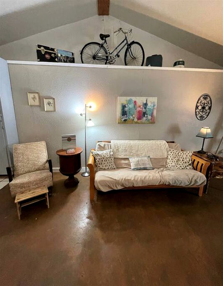 Lovely Studio Rental with Hamilton Creek Views for Vacation in Marble Falls, Texas