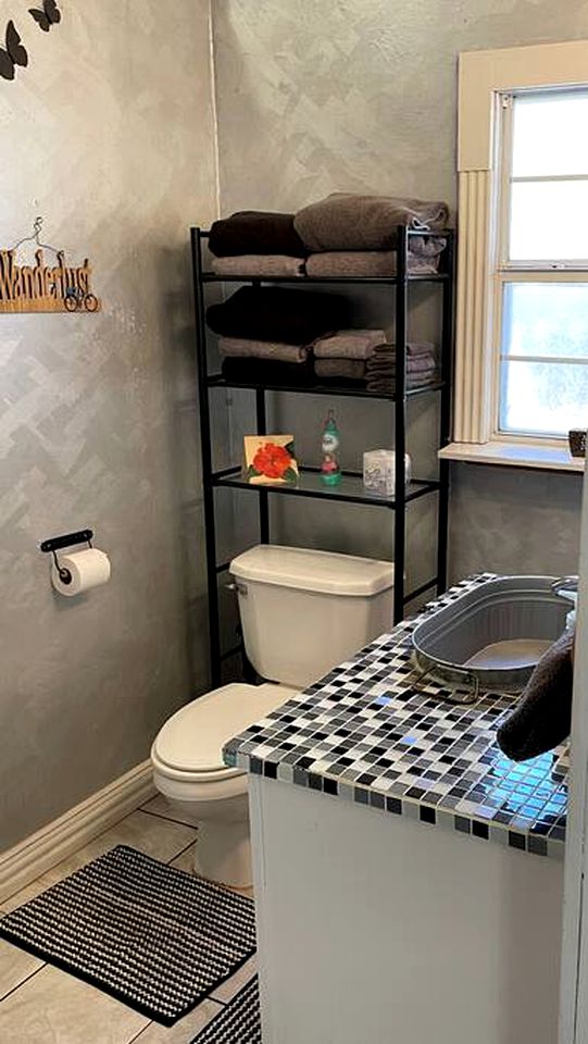 Lovely Studio Rental with Hamilton Creek Views for Vacation in Marble Falls, Texas