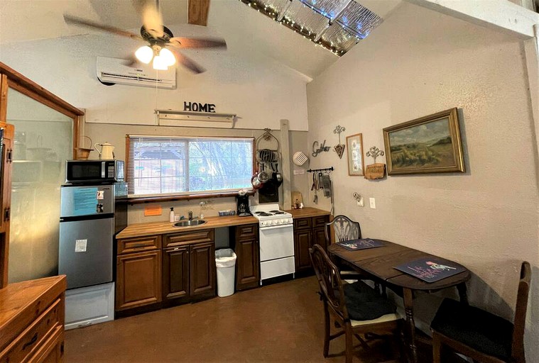 Cabins (United States of America, Marble Falls, Texas)