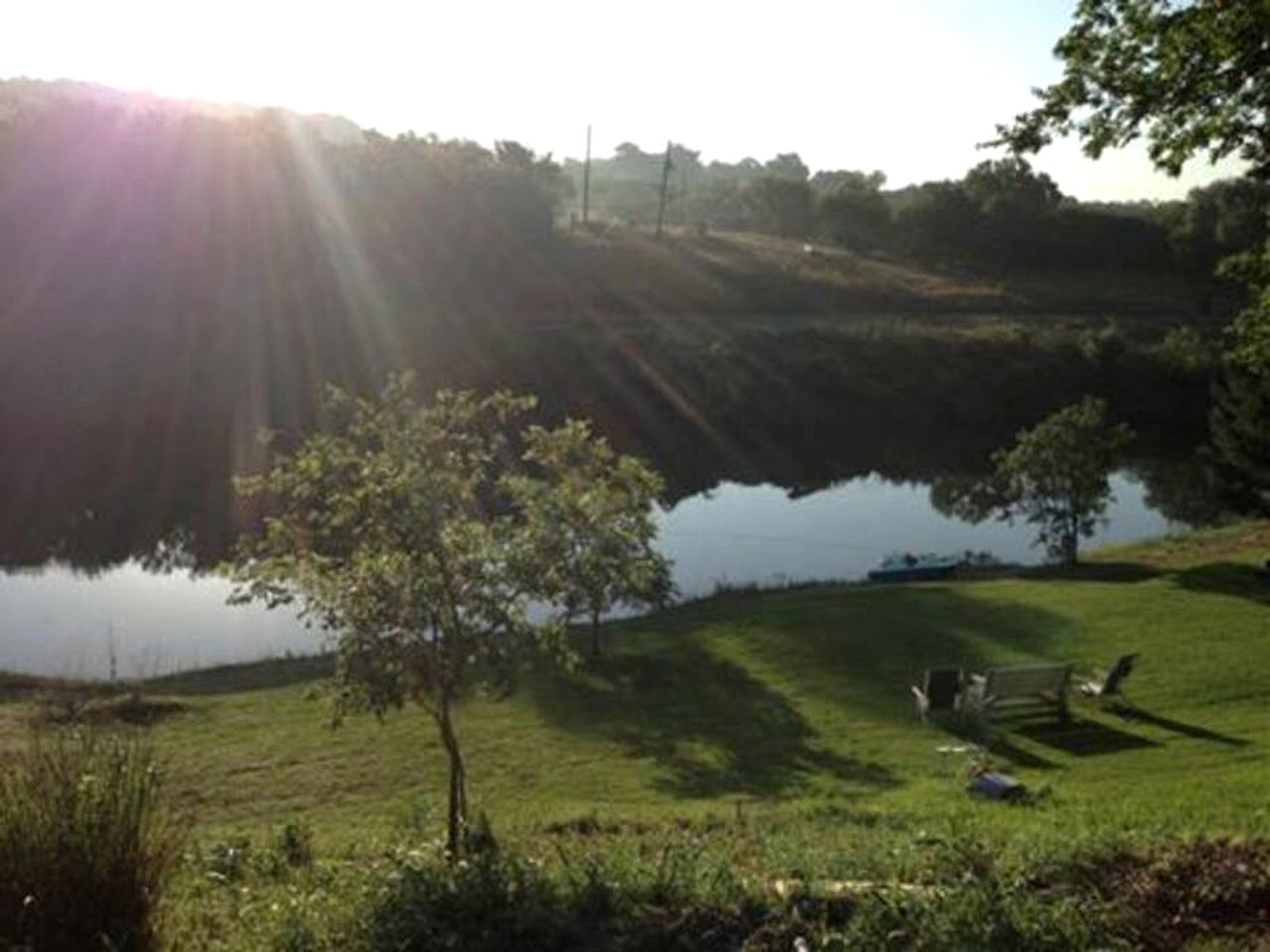 Waterfront Cabin Rental for Groups of 16 with Jacuzzi Bathtub in Texas Hill Country