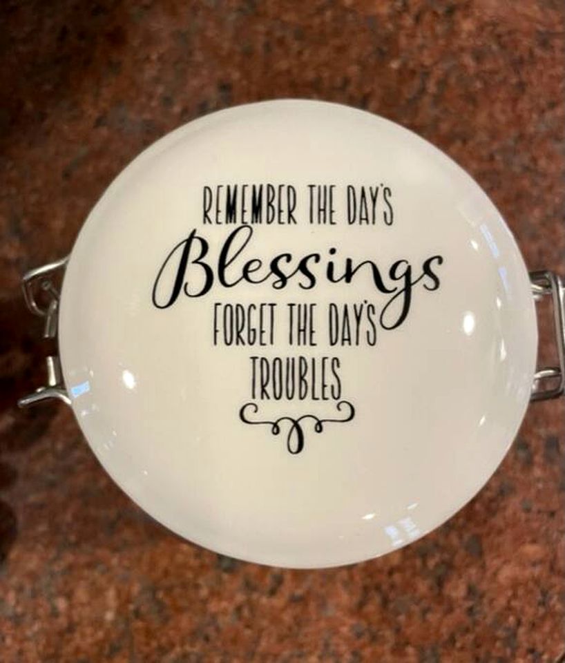 Waterfront Cabin Rental for Groups of 16 with Jacuzzi Bathtub in Texas Hill Country