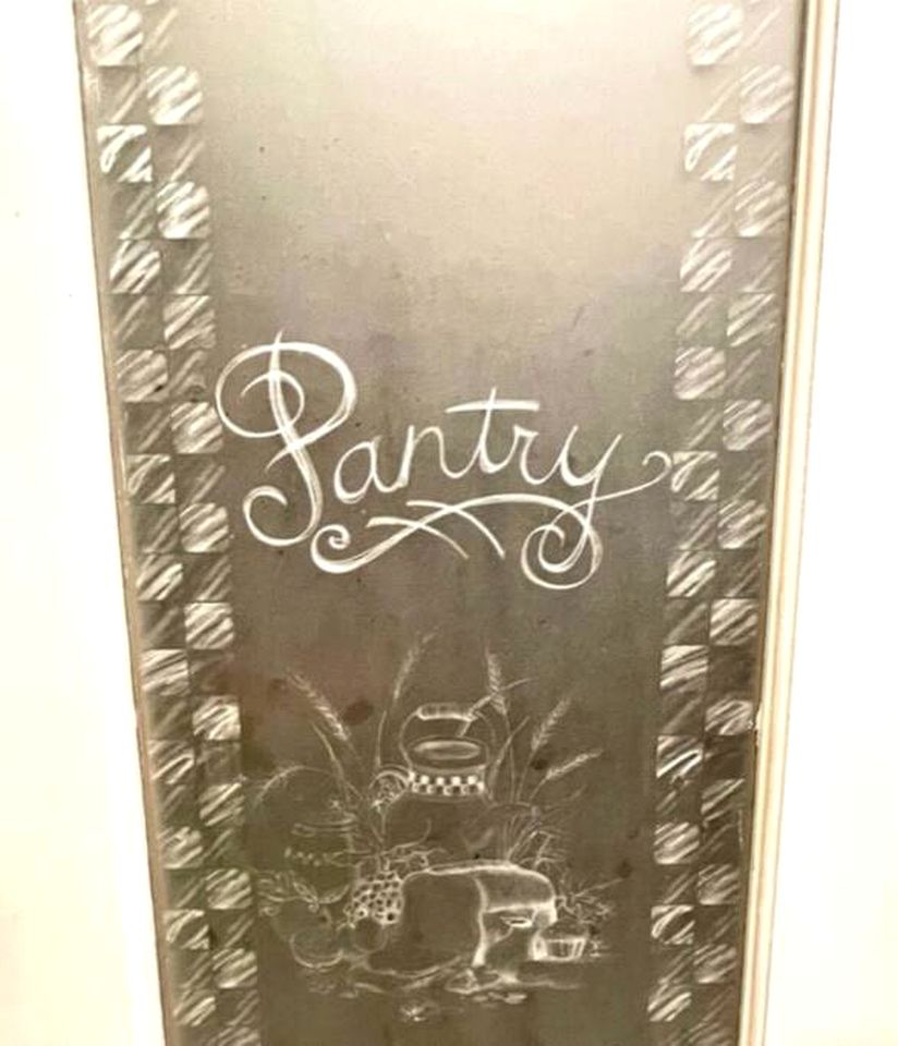 Waterfront Cabin Rental for Groups of 16 with Jacuzzi Bathtub in Texas Hill Country