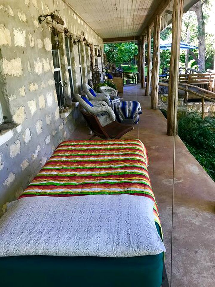 Waterfront Cabin Rental for Groups of 16 with Jacuzzi Bathtub in Texas Hill Country