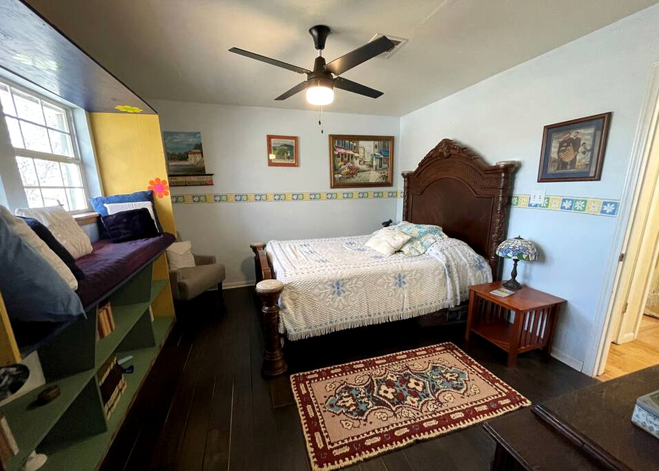 Waterfront Cabin Rental for Groups of 16 with Jacuzzi Bathtub in Texas Hill Country